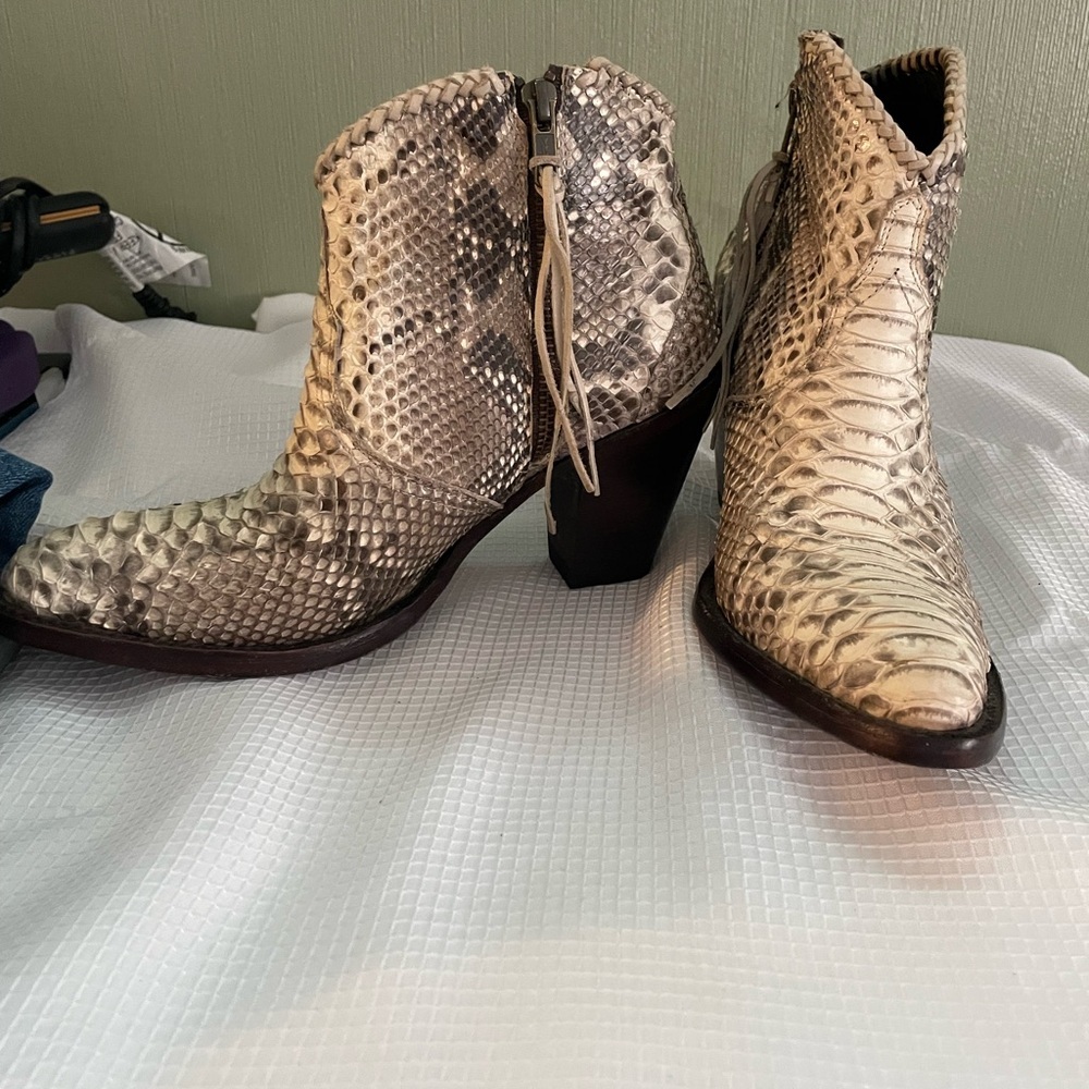 Elegant Snakeskin Pattern Ankle Boots